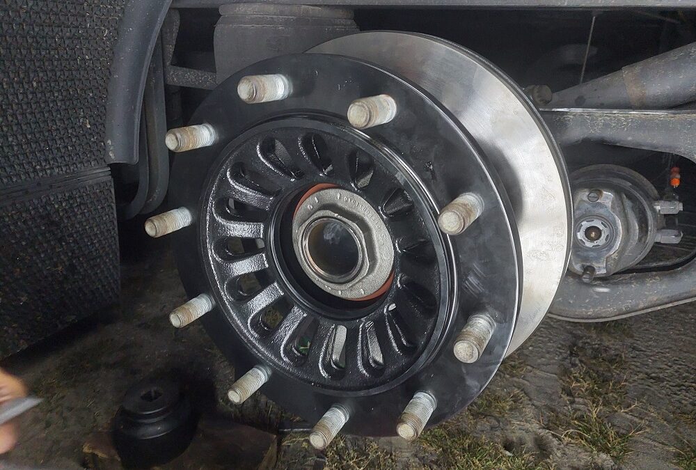 Jak wymienić łożysko piasty koła?